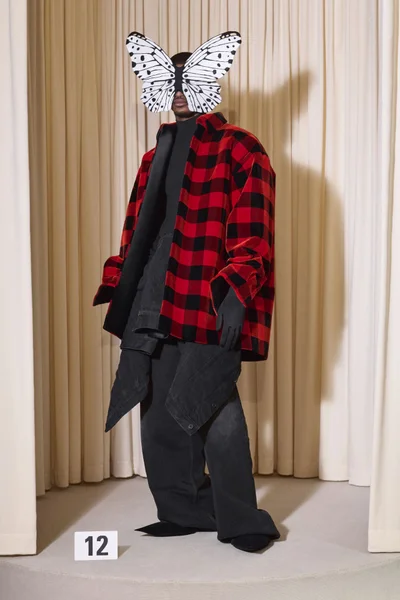Look 12